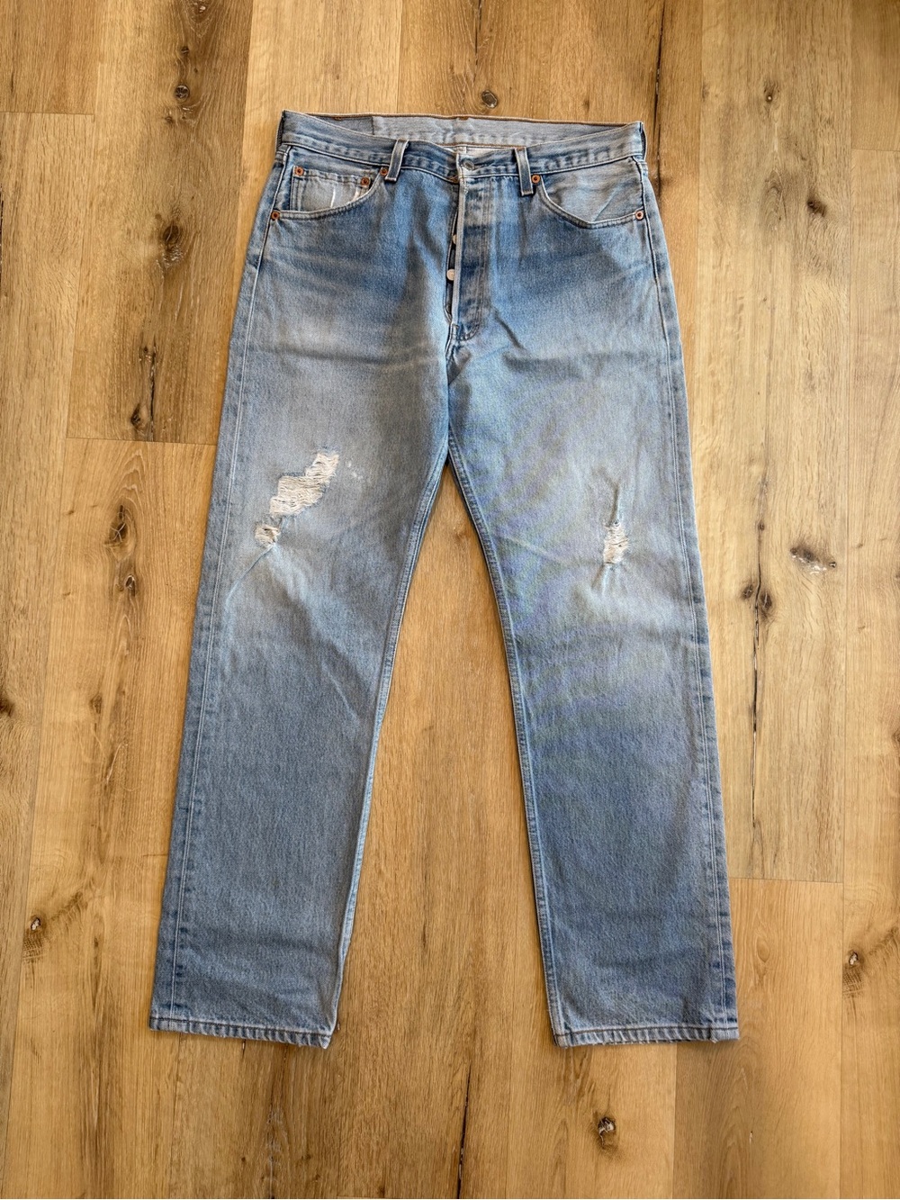 Vintage Levi's 501XX Made in
USA 555 Valencia St 2001 Red Tag 35x34 Fit W33 L30